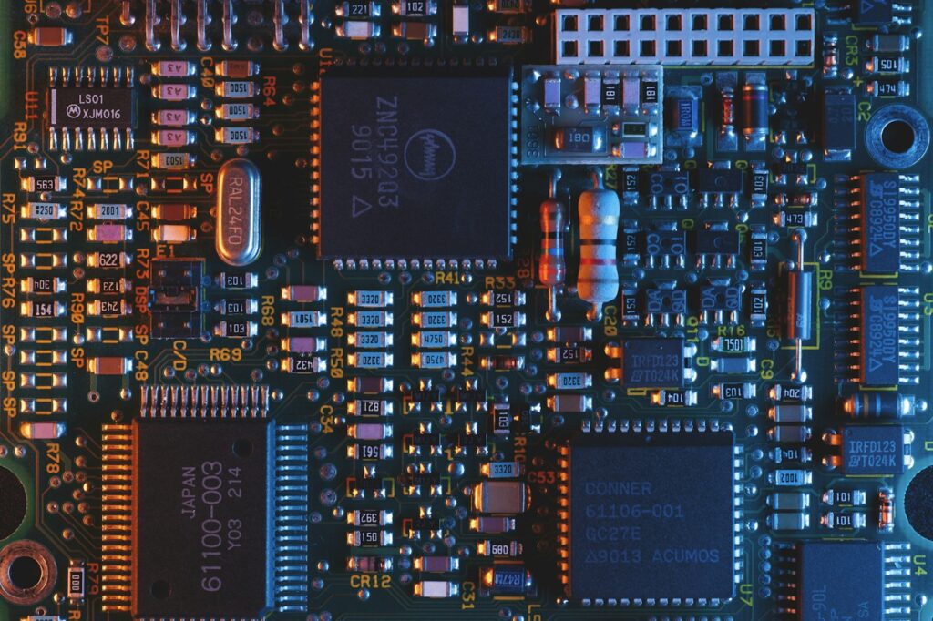 Detalle de circuitos y componentes electrónicos